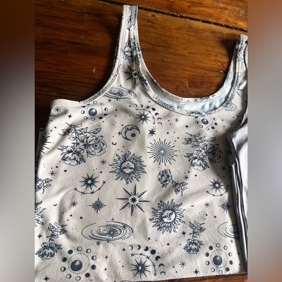 No Boundaries Women's Tank Tops - Light Gray & Cream with Black Print - Picture 2 of 4
